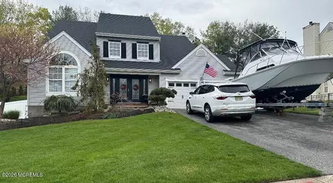 20 Thousand Oaks Ter, Howell, NJ 07731