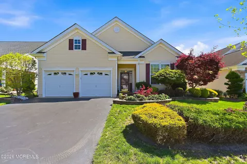 26 Balmoral Dr, Jackson, NJ 08527