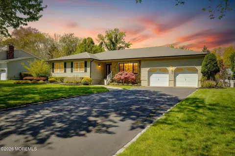 11 Seward Dr, Ocean, NJ 07712