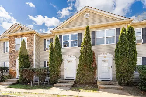 90 Aspen Ct, Lakewood, NJ 08701