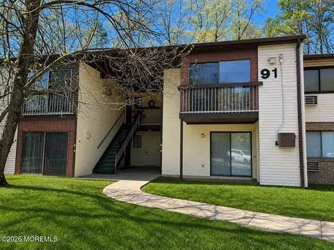 91 Arrowood Rd #D, Manalapan, NJ 07726