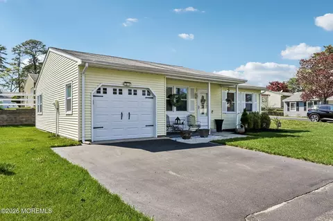 23 Chelsea Dr #70, Whiting, NJ 08759