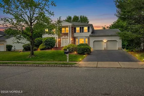 4 Arie Dr, Marlboro, NJ 07746