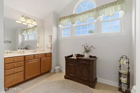 Bath - 61 Avalon Way, Waretown, NJ 08758 photo 4 of 5