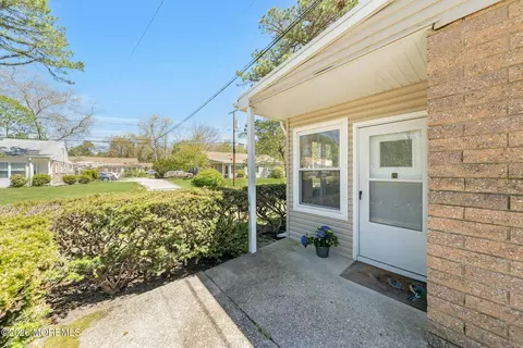 3 A Hemlock St, Toms River, NJ 08757