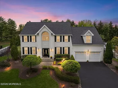 13 Iris Cir, Manalapan, NJ 07726
