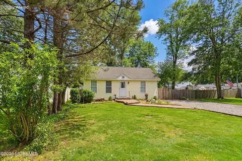 608 E Holly Blvd, Bayville, NJ 08721