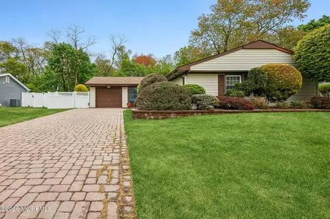 6 Wister Pl, Matawan, NJ 07747