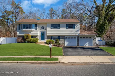 1172 Dell St, Toms River, NJ 08755