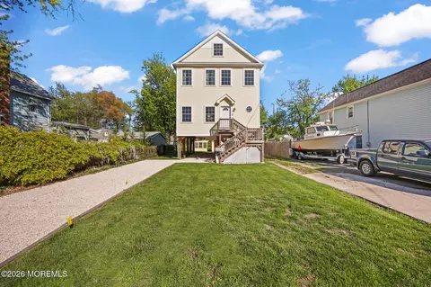 717 Main St, Belford, NJ 07718