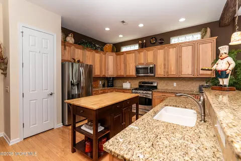 Kitchen - 49 Arborridge Dr, Forked River, NJ 08731 photo 2 of 9