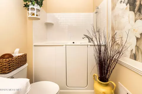 Bath - 49 Arborridge Dr, Forked River, NJ 08731 photo 5 of 7