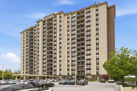 1 Scenic Dr #310, Highlands, NJ 07732