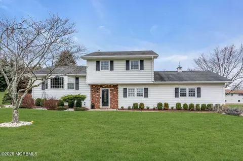 5 Travis Ct, Monroe, NJ 08831