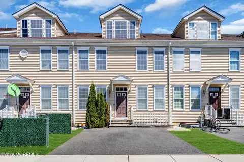 21 Prague Pl, Lakewood, NJ 08701