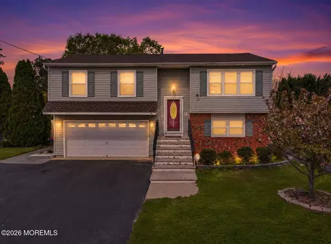 51 Newtons Corner Rd, Howell, NJ 07731