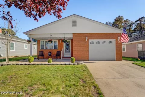 28 Inverell Dr, Toms River, NJ 08757