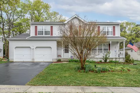 5 Clinton Ct, Barnegat, NJ 08005