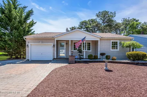13 Killington Rd, Toms River, NJ 08757