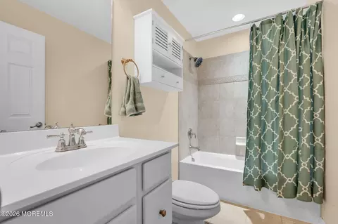 Bath - 101 Joyce Ct, Brick, NJ 08724 photo 2 of 3