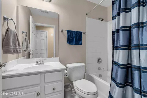 Bath - 101 Joyce Ct, Brick, NJ 08724 photo 3 of 3