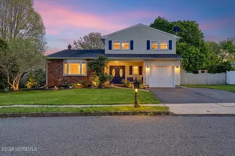 14 London Dr, East Brunswick, NJ 08816