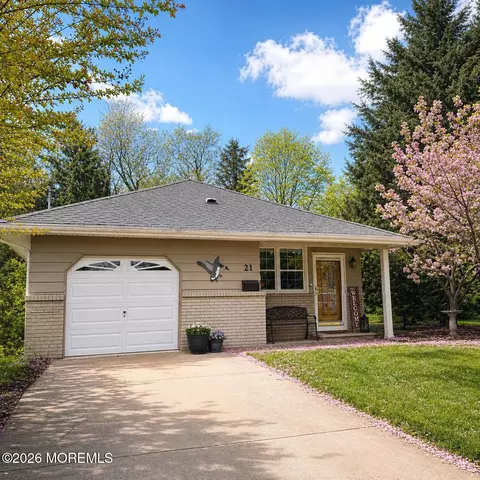 21 Mount Gannet Ln, Toms River, NJ 08753