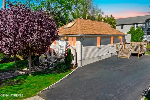 190 Hudson Ave, Middletown, NJ 07748