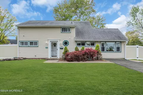 47 Southwood Dr, Old Bridge, NJ 08857