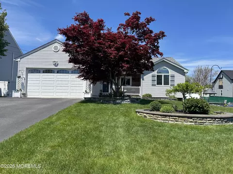 128 Gangway Ln, Manahawkin, NJ 08050