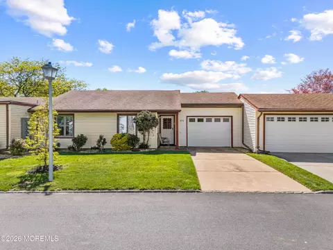 133 Balsam Plz #B, Monroe, NJ 08831