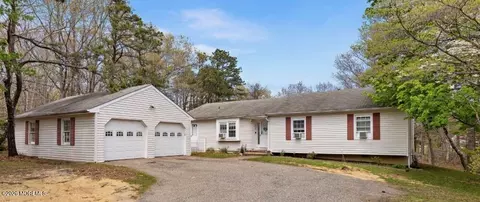 1800 Ridgeway Rd, Toms River, NJ 08757