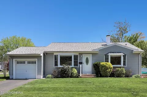 23 Coral Dr, Hazlet, NJ 07730