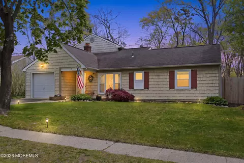 5 Chestnut Way Cir, Barnegat, NJ 08005