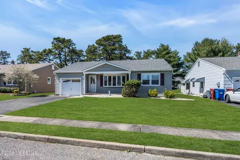 84 Westport Dr, Toms River, NJ 08757