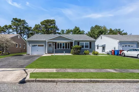 84 Westport Dr, Toms River, NJ 08757