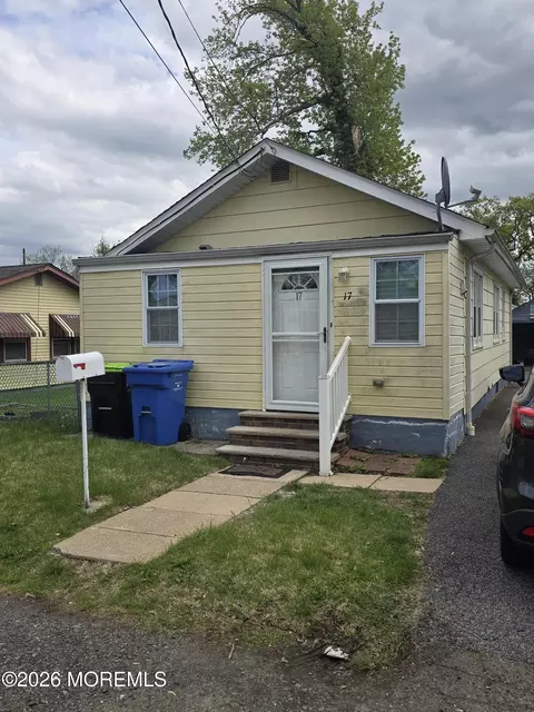 17 Birchwood Dr, Keyport, NJ 07735
