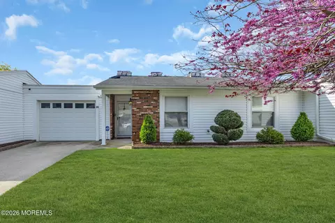 81 Banyan Plz # B, Monroe, NJ 08831