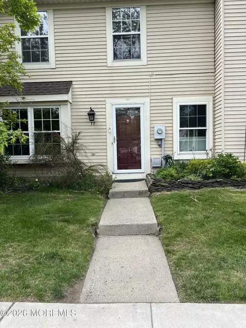 17 Alameda Ct, Eatontown, NJ 07724