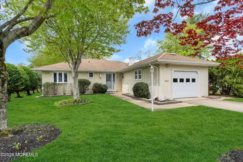 9 Charlotteville Dr S, Toms River, NJ 08757