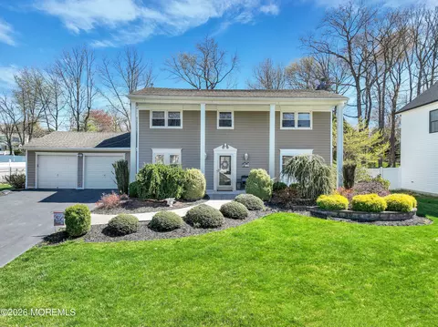 11 Benet Dr, Morganville, NJ 07751