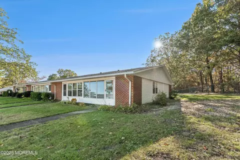 829 Balmoral Ct # F, Lakewood, NJ 08701