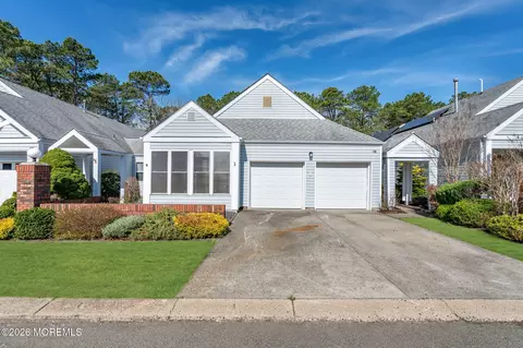 136 Longwood Dr, Manahawkin, NJ 08050