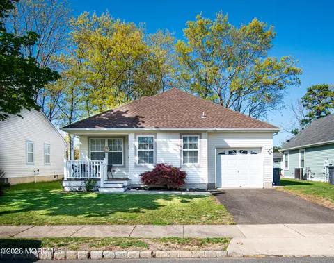 2382 Mount Hood Ln, Toms River, NJ 08753