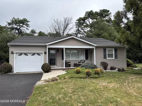 30 Whitmore Dr, Toms River, NJ 08757