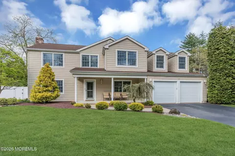 62 Knox Ln, Manalapan, NJ 07726