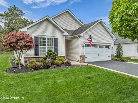 37 Woodview Dr, Whiting, NJ 08759