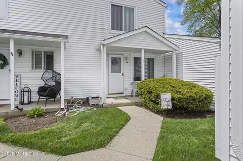46 Greenwood Dr, Freehold, NJ 07728