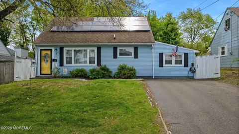 22 Elm Ter, Parlin, NJ 08859