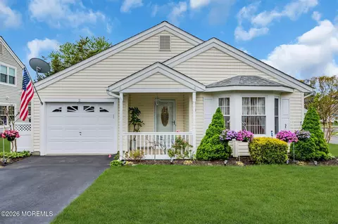 2 Willow Dr, Barnegat, NJ 08005